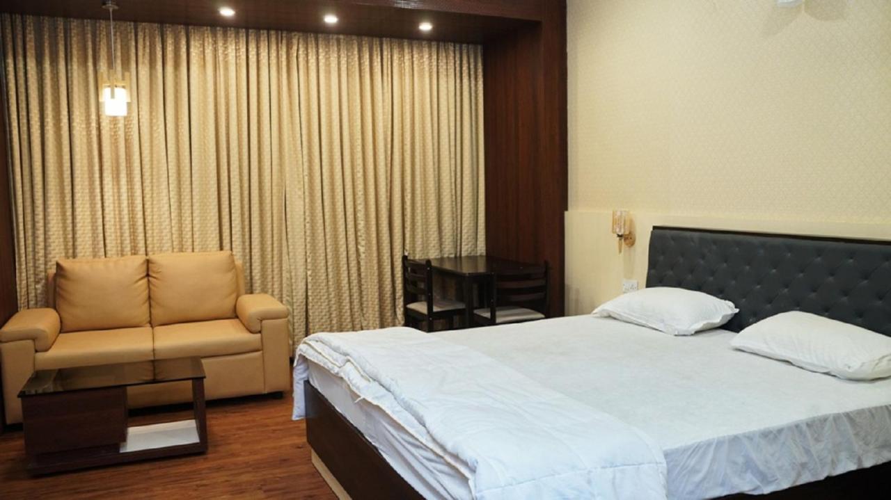 Malayalee Club Hotel Chennai Exterior photo