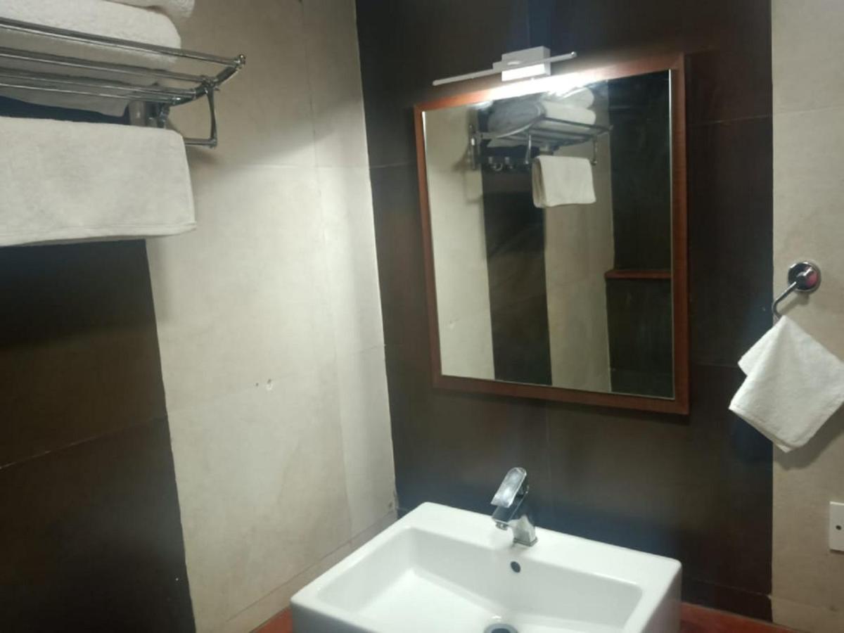 Malayalee Club Hotel Chennai Exterior photo